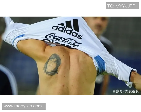 足球明星女性豹纹纹身艺术展示与时尚潮流解析